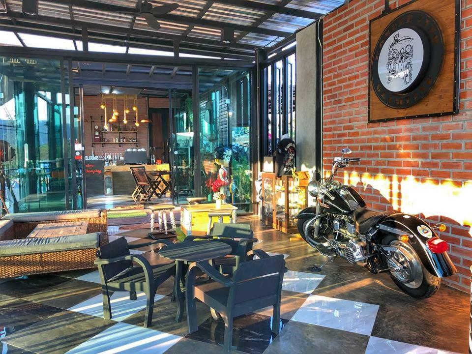 Kondee Cino Cafe & Glamping Hotel Khao Kho Bagian luar foto