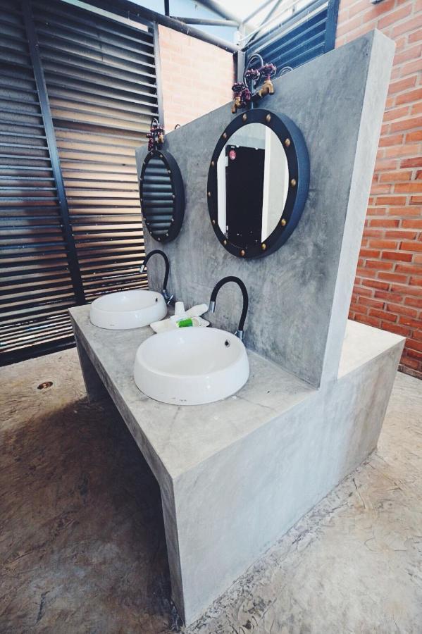 Kondee Cino Cafe & Glamping Hotel Khao Kho Bagian luar foto